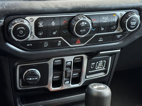 Used 2024 Jeep Wrangler Sahara image 16