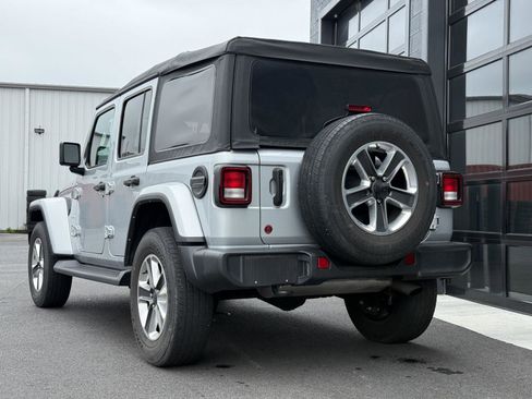 Used 2023 Jeep Wrangler Unlimited Sahara AWD/4WD image 3