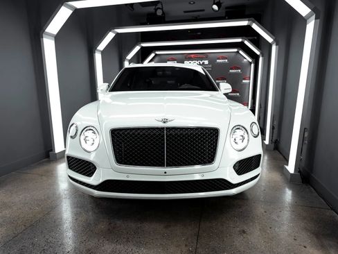 Used 2019 Bentley Bentayga image 3
