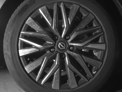 Used 2025 Nissan Altima 2.5 SV image 13