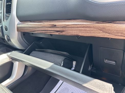 Used 2019 Nissan Titan SL w/ Off-Road Package AWD/4WD image 36