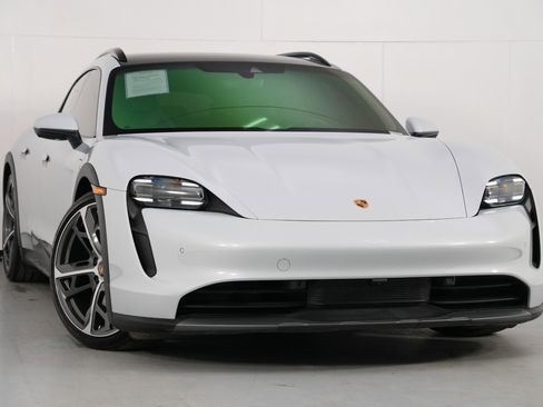 Used 2024 Porsche Taycan 4 Cross Turismo image 4