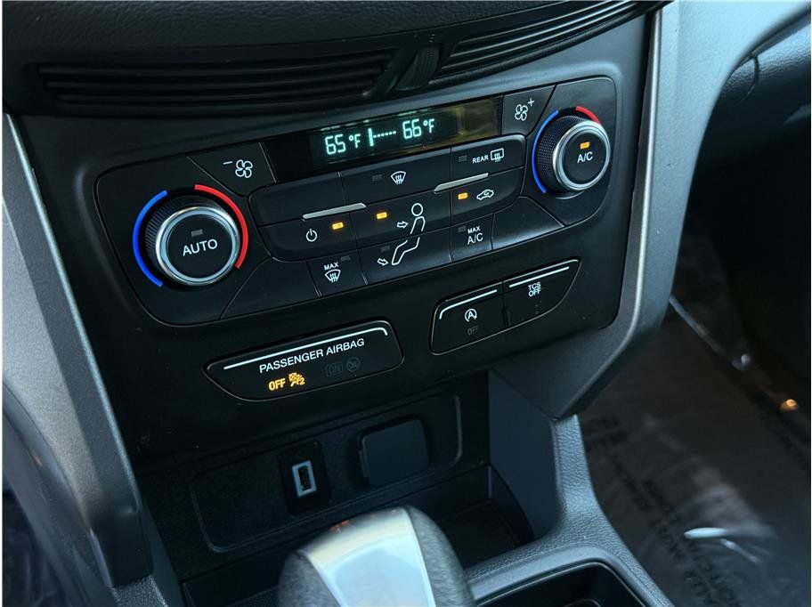 Used 2017 Ford Escape SE w/ Equipment Group 201A AWD/4WD image 13