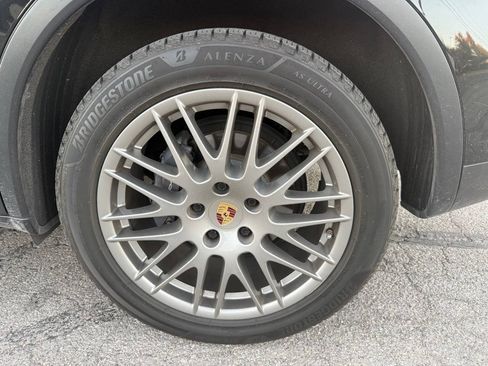 Used 2014 Porsche Cayenne Platinum Edition AWD/4WD image 33