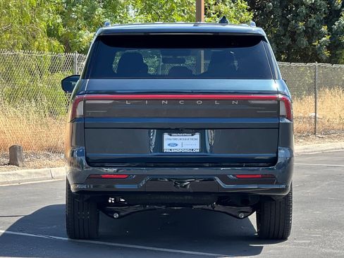New 2026 Lincoln Navigator L Reserve AWD/4WD image 7