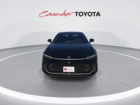 Used 2023 Toyota Crown XLE image 3