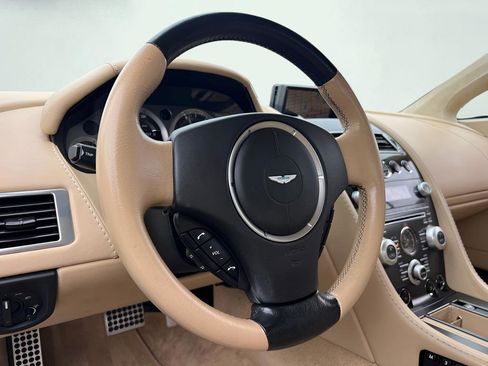 Used 2009 Aston Martin V8 Vantage Roadster RWD image 38