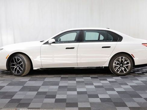 Certified 2023 BMW 760i xDrive AWD/4WD image 4