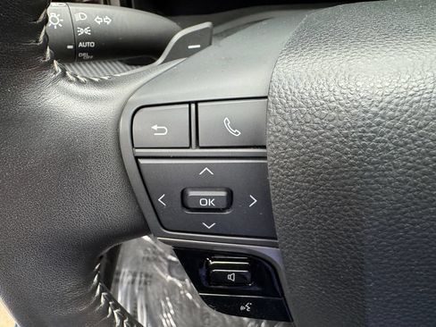 Used 2025 Toyota Camry SE FWD image 14
