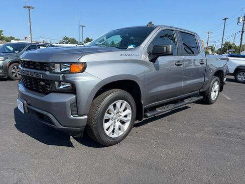 Used 2020 Chevrolet Silverado 1500 Custom w/ Custom Value Package AWD/4WD image 3