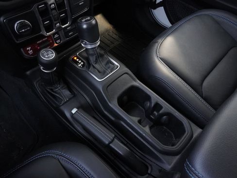 Used 2024 Jeep Wrangler Unlimited Rubicon 4xe AWD/4WD image 14