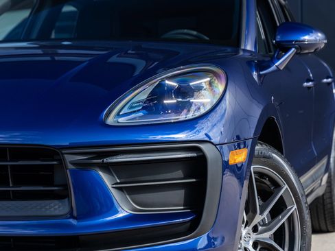 Certified 2026 Porsche Macan AWD/4WD image 18