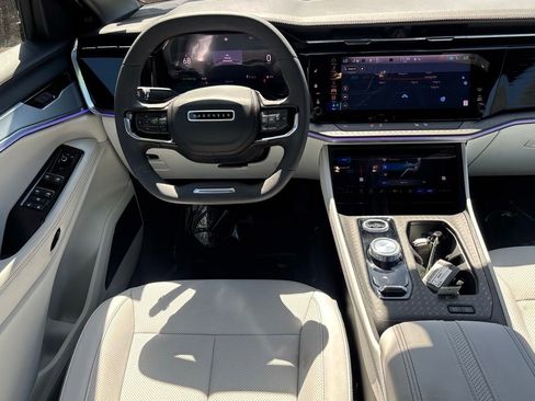 Used 2025 Jeep Wagoneer S Limited image 13