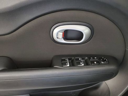 Used 2019 Kia Soul + image 21