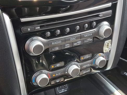 Used 2018 Nissan Pathfinder SV w/ SV Tech Package AWD/4WD image 17