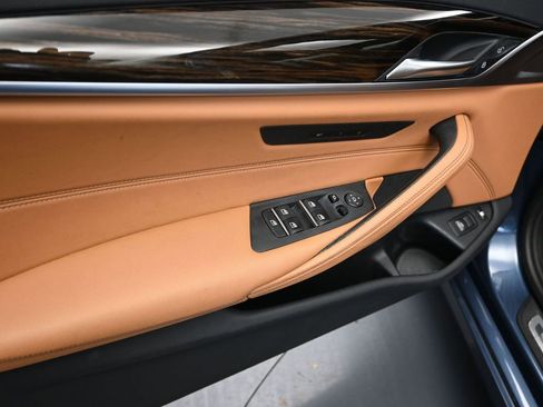 Used 2023 BMW 530e xDrive w/ Convenience Package image 11