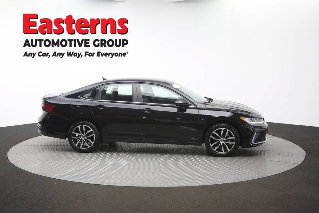 Used 2025 Volkswagen Jetta SE FWD image 47
