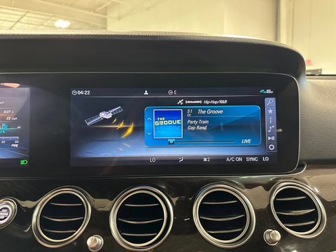 Used 2019 Mercedes-Benz E 300 image 25