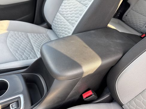 Used 2019 Chevrolet Equinox LS w/ LS Convenience Package image 24