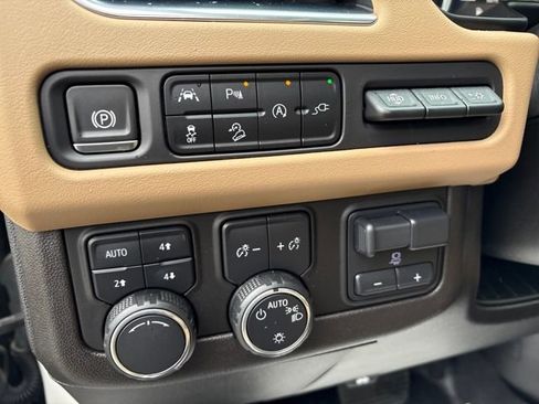 Used 2021 Chevrolet Tahoe Premier w/ Premium Package image 16