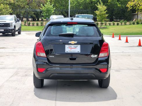 Used 2021 Chevrolet Trax LS FWD image 8