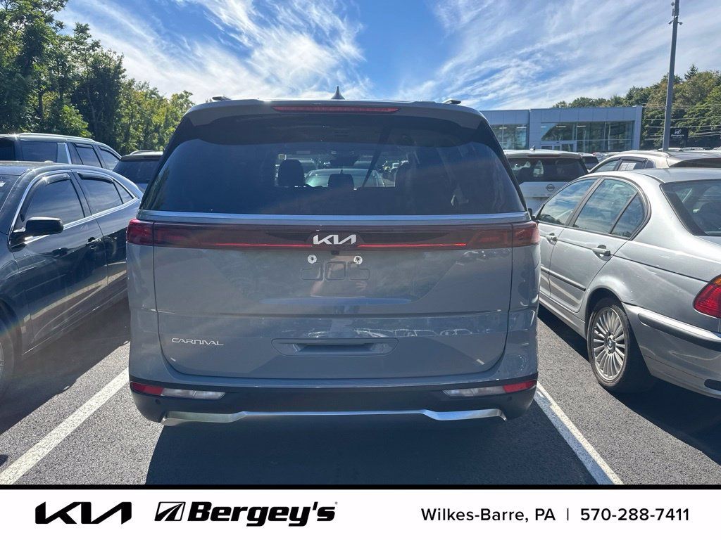 Certified 2024 Kia Carnival SX FWD image 5