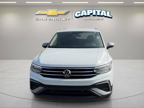 Used 2024 Volkswagen Tiguan SE image 8