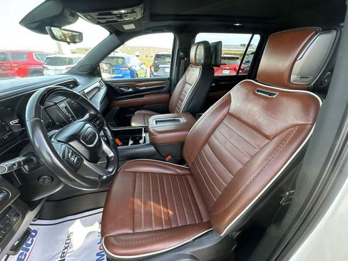 Used 2023 GMC Yukon XL Denali Ultimate w/ LPO, Floor Liner Package AWD/4WD image 11