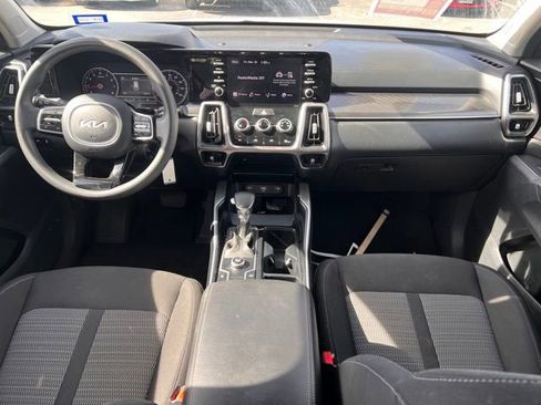 Used 2023 Kia Sorento LX image 10