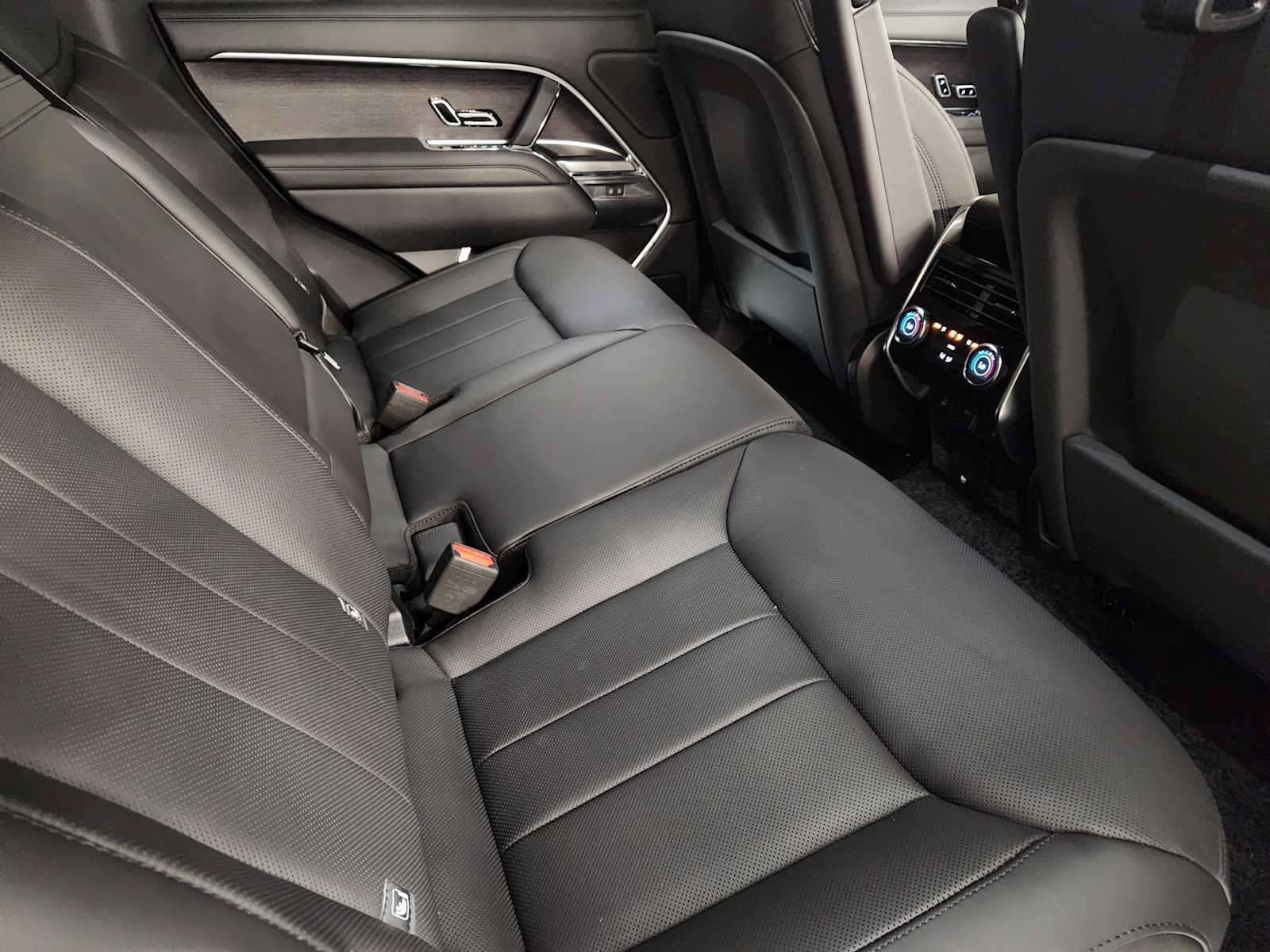 New 2027 Land Rover Range Rover SE AWD/4WD image 30
