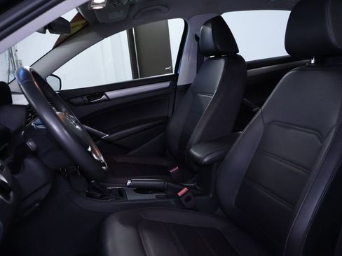 Used 2021 Volkswagen Passat 2.0T SE image 12