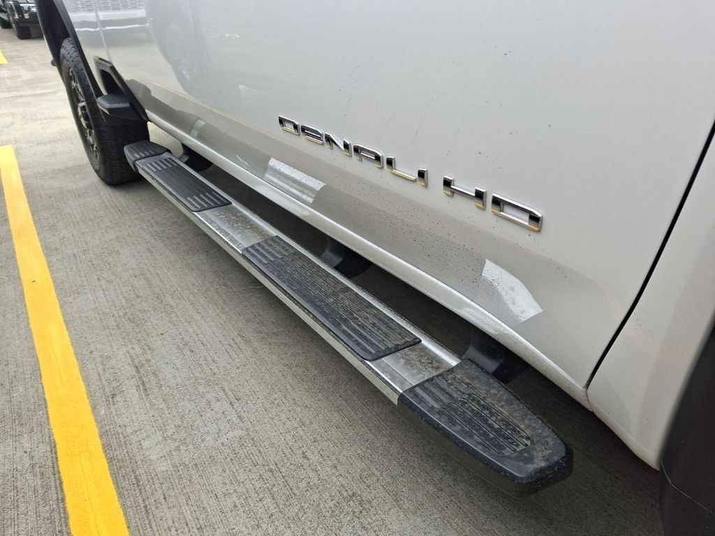 Used 2024 GMC Sierra 3500 Denali w/ Technology Package AWD/4WD image 5