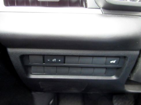 Used 2024 Mitsubishi Outlander AWD image 18