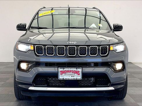 Used 2024 Jeep Compass Limited AWD/4WD image 2