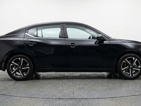 Used 2025 Nissan Sentra SV image 11