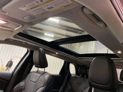 Used 2022 Jeep Cherokee Limited image 22