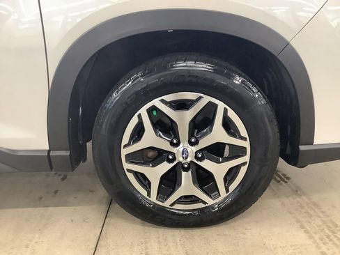 Used 2023 Subaru Forester Premium AWD/4WD image 28