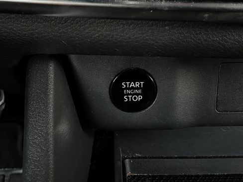 Used 2025 Nissan Rogue SV FWD image 26