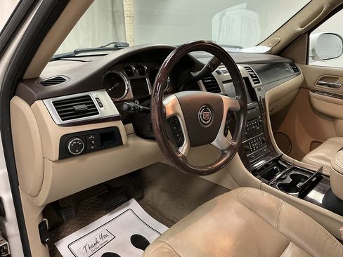 Used 2010 Cadillac Escalade Premium AWD/4WD image 10