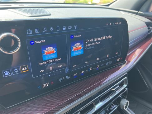 Used 2024 Chevrolet Traverse RS AWD/4WD image 16