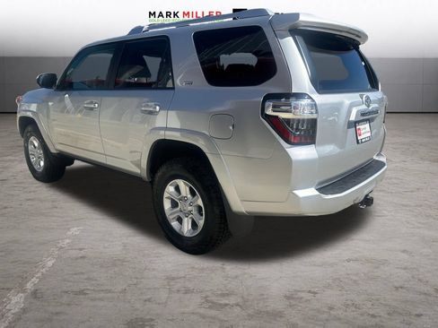 Certified 2016 Toyota 4Runner SR5 AWD/4WD image 3