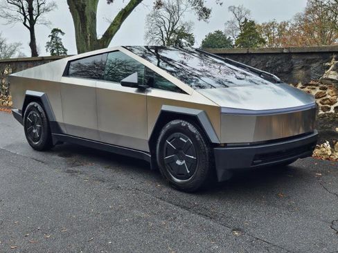 Used 2025 Tesla Cybertruck AWD Crew Cab image 12