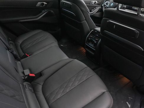 Certified 2025 BMW X7 M60i AWD/4WD image 35