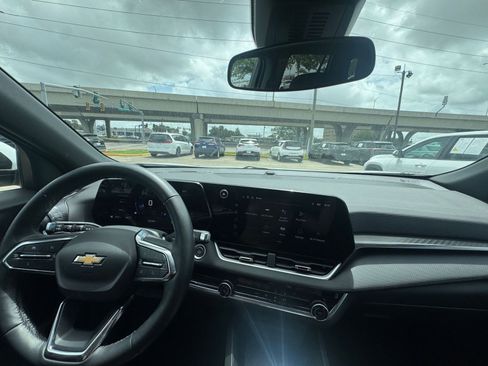 Used 2025 Chevrolet Equinox LT AWD/4WD image 30