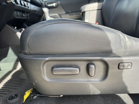 Certified 2023 Toyota Tacoma TRD Off-Road w/ TRD Premium Off Road Package image 11