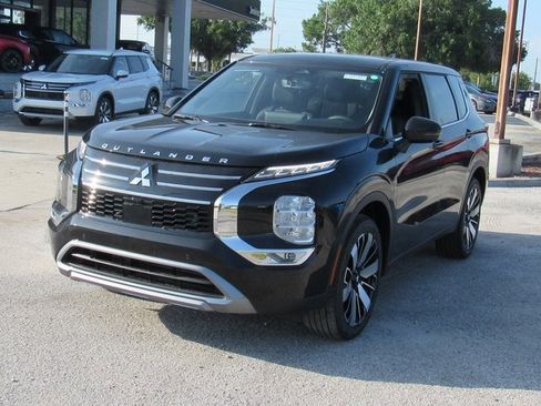 New 2025 Mitsubishi Outlander SE image 6