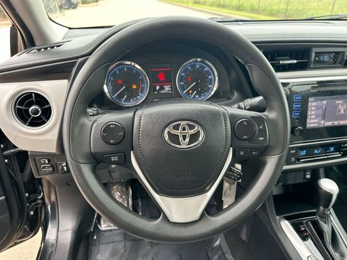 Used 2017 Toyota Corolla LE FWD image 14