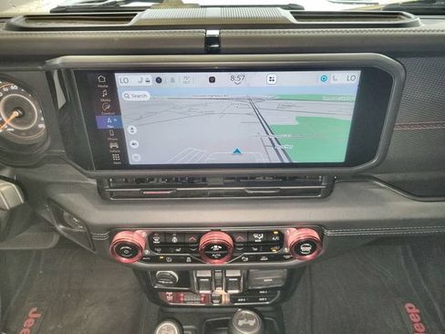 Used 2024 Jeep Wrangler Unlimited Rubicon AWD/4WD image 18