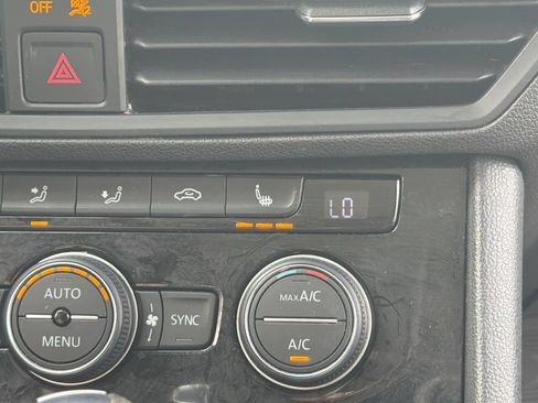 Used 2019 Volkswagen Jetta SE FWD image 17