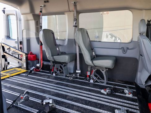 Used 2018 Ford Transit 150 XL image 21